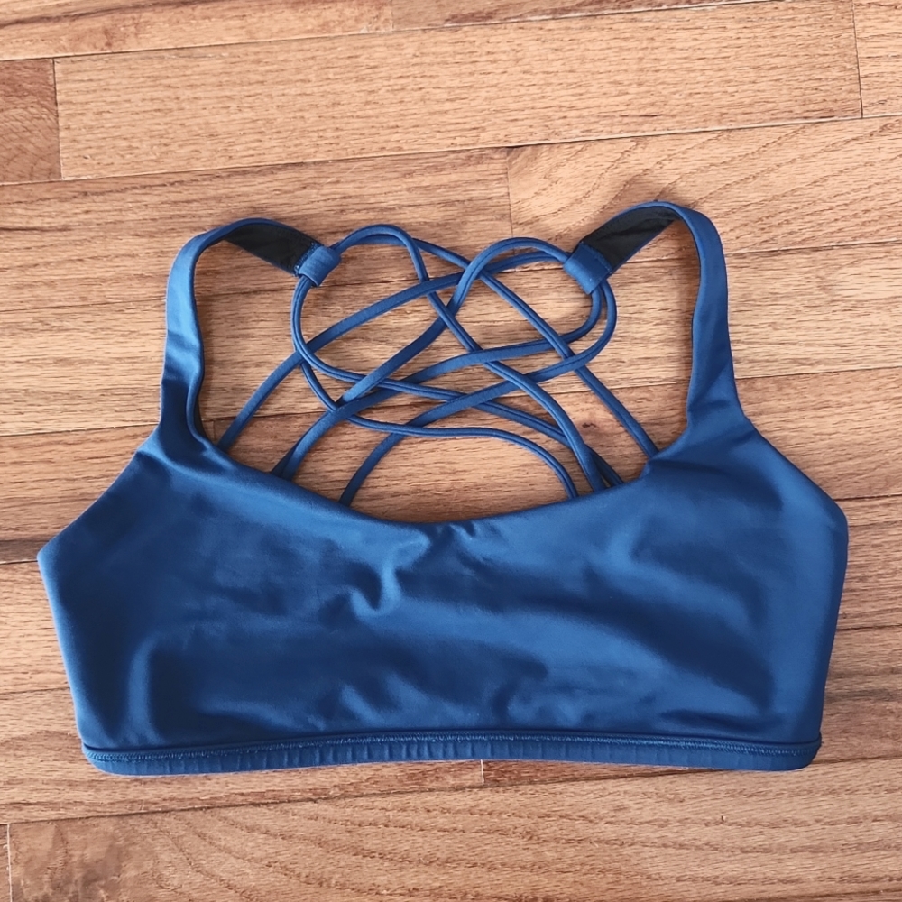 Lululemon "Free To Be Bra", Size 6, Teal